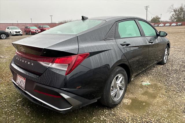 2024 Hyundai Elantra SE 2024 Hyundai Elantra SE