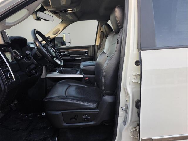 2017 RAM 3500 Laramie Crew Cab 4x4 8 Box