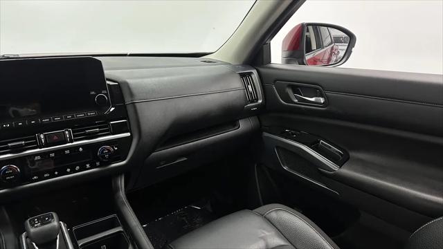 2022 Nissan Pathfinder SL 2WD