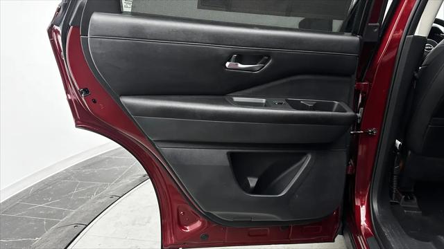 2022 Nissan Pathfinder SL 2WD