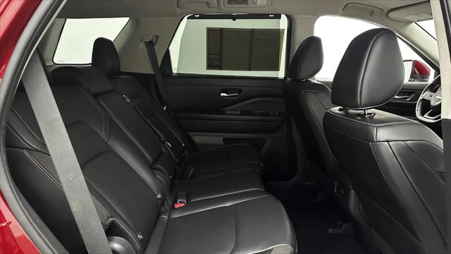 2022 Nissan Pathfinder SL 2WD