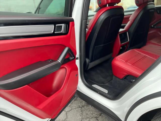 2022 Porsche Cayenne Platinum Edition