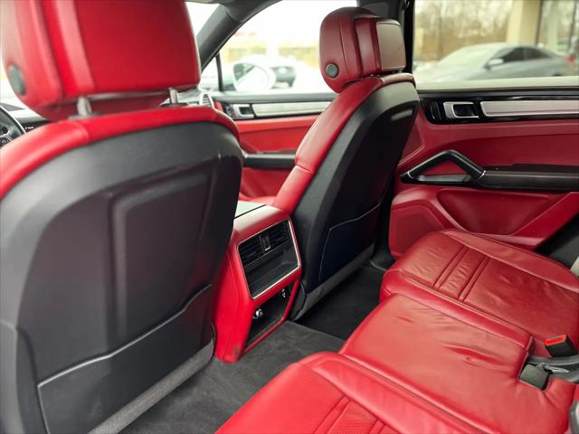 2022 Porsche Cayenne Platinum Edition