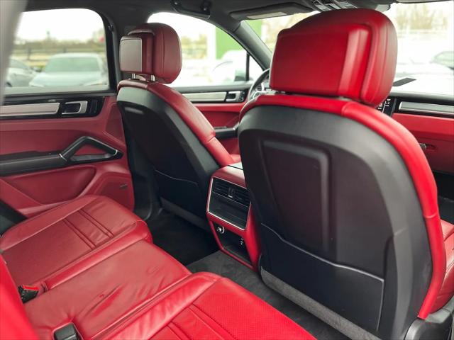 2022 Porsche Cayenne Platinum Edition