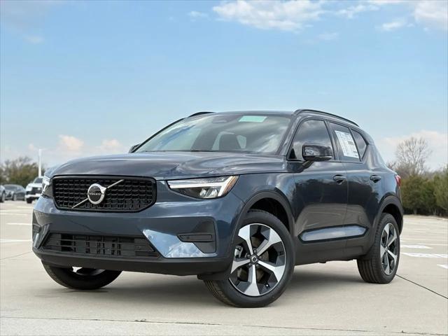 2026 Volvo XC40 Core, B5 AWD Gas (mild hybrid), Dark