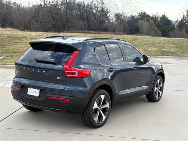 2026 Volvo XC40 Core, B5 AWD Gas (mild hybrid), Dark