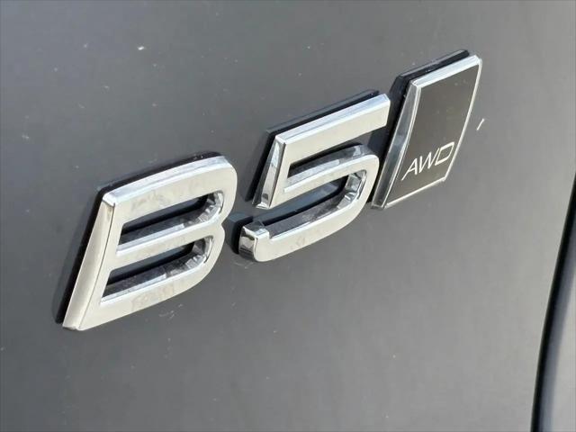 2026 Volvo XC40 Core, B5 AWD Gas (mild hybrid), Dark
