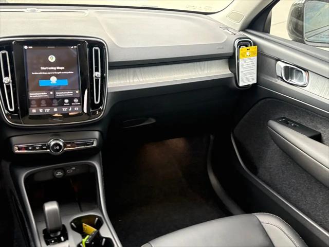 2026 Volvo XC40 Core, B5 AWD Gas (mild hybrid), Dark