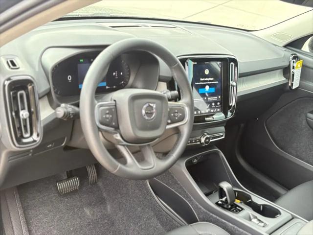 2026 Volvo XC40 Core, B5 AWD Gas (mild hybrid), Dark