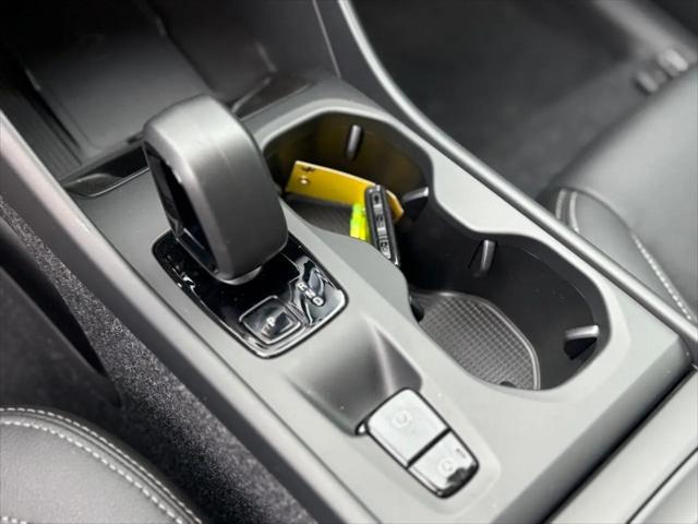 2026 Volvo XC40 Core, B5 AWD Gas (mild hybrid), Dark