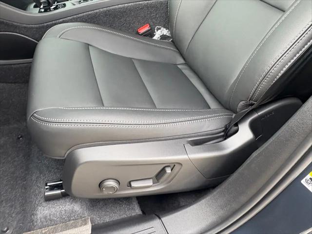 2026 Volvo XC40 Core, B5 AWD Gas (mild hybrid), Dark