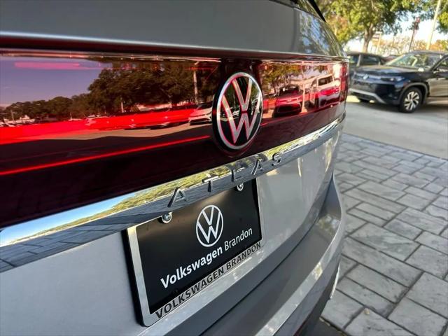 2026 Volkswagen Atlas SE with Technology