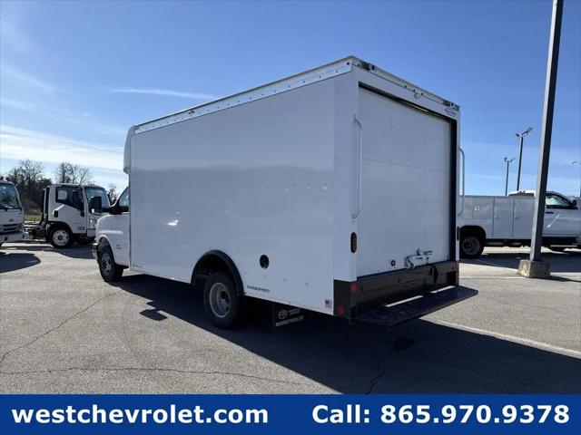 2025 Chevrolet Express Cutaway 4500 Van