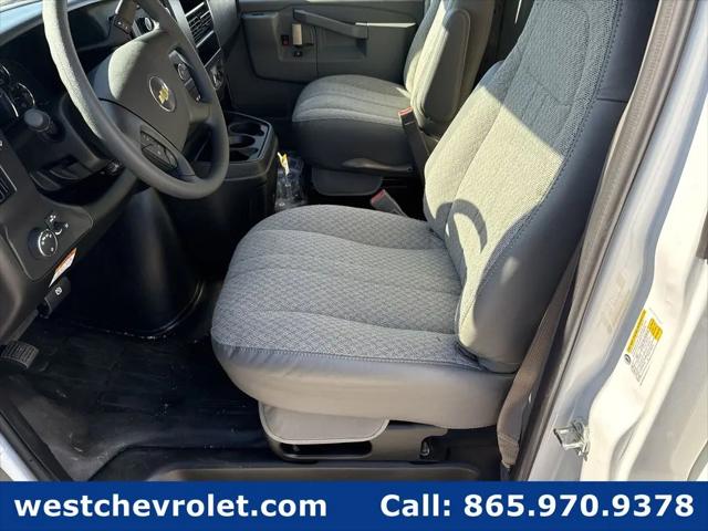 2025 Chevrolet Express Cutaway 4500 Van