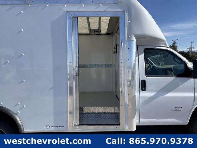 2025 Chevrolet Express Cutaway 4500 Van