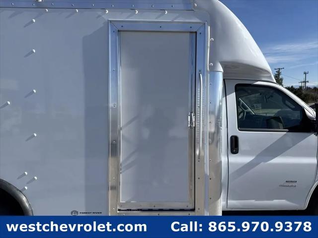 2025 Chevrolet Express Cutaway 4500 Van