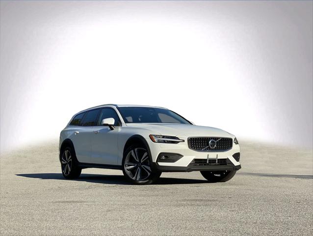 2025 Volvo V60 Cross Country B5 Plus