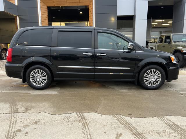 2016 Chrysler Town and Country Touring-L