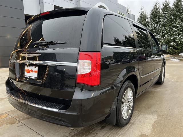 2016 Chrysler Town and Country Touring-L
