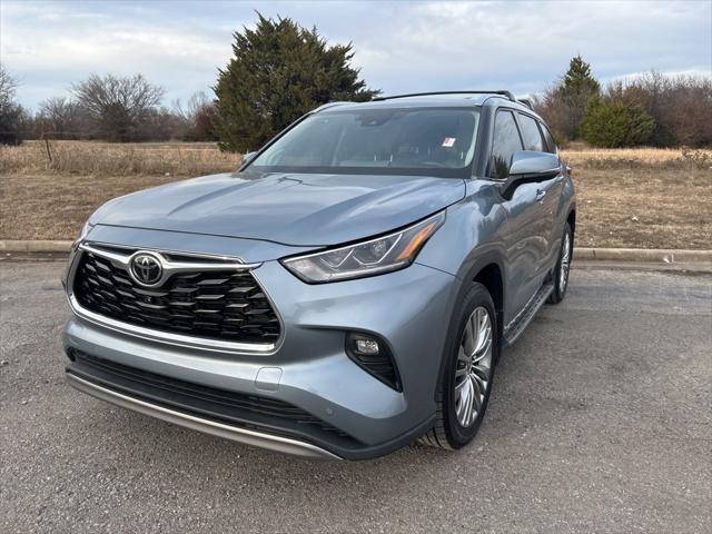 2023 Toyota Highlander Platinum's photo