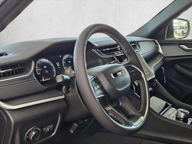 2026 Jeep Grand Cherokee Laredo 4x2