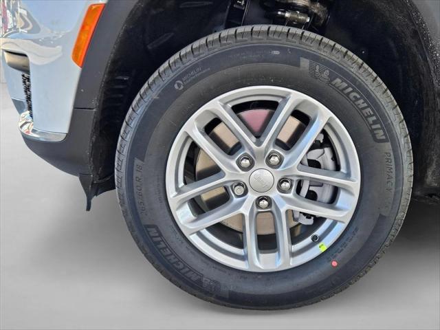 2026 Jeep Grand Cherokee Laredo 4x2