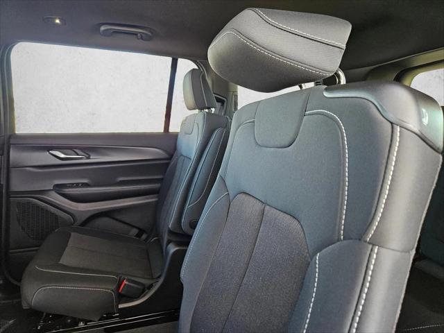 2026 Jeep Grand Cherokee Laredo 4x2