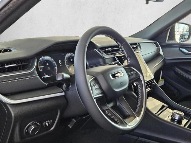 2026 Jeep Grand Cherokee Laredo 4x2