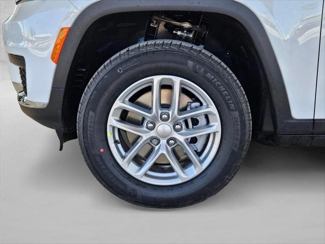 2026 Jeep Grand Cherokee Laredo 4x2