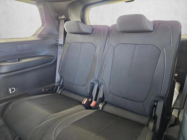 2026 Jeep Grand Cherokee Laredo 4x2