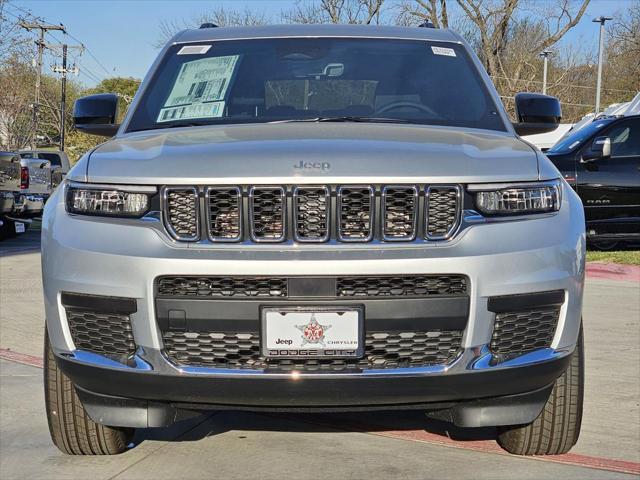 2026 Jeep Grand Cherokee Laredo 4x2