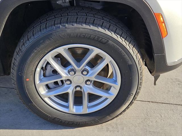 2026 Jeep Grand Cherokee Laredo 4x2