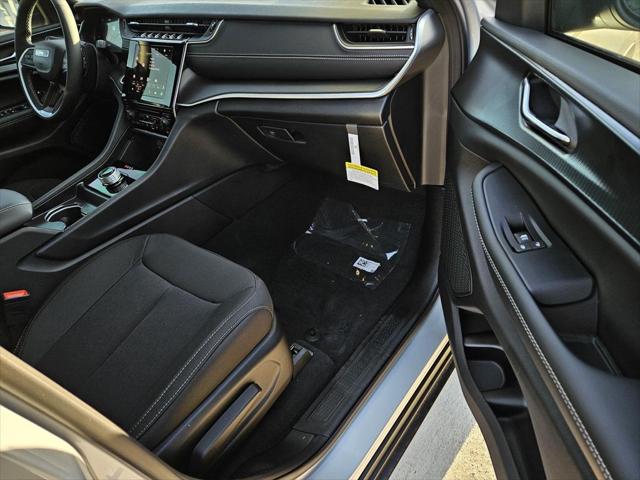 2026 Jeep Grand Cherokee Laredo 4x2