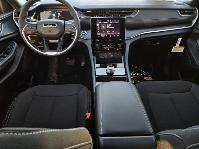 2026 Jeep Grand Cherokee Laredo 4x2
