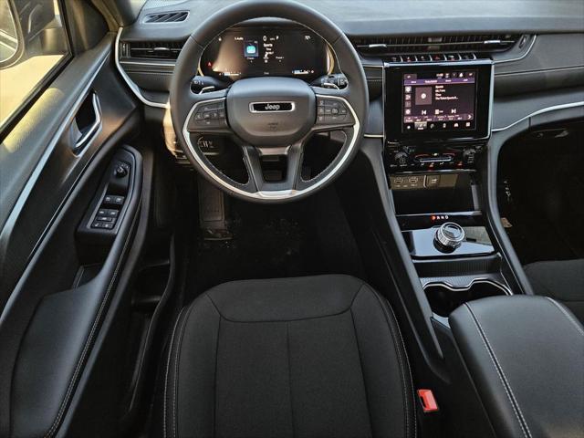 2026 Jeep Grand Cherokee Laredo 4x2