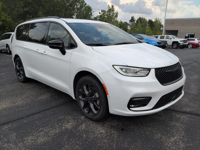 2026 Chrysler Pacifica Select AWD for sale in Slinger, WI