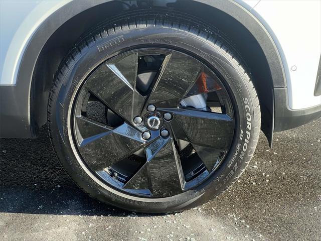 2026 Volvo XC40 B5 Ultra Black Edition