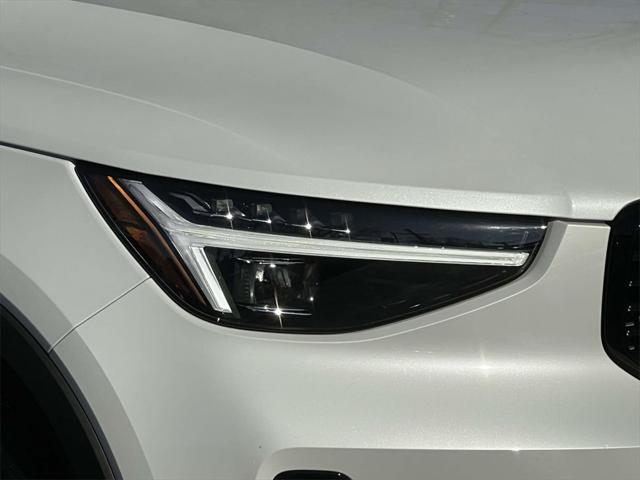 2026 Volvo XC40 B5 Ultra Black Edition