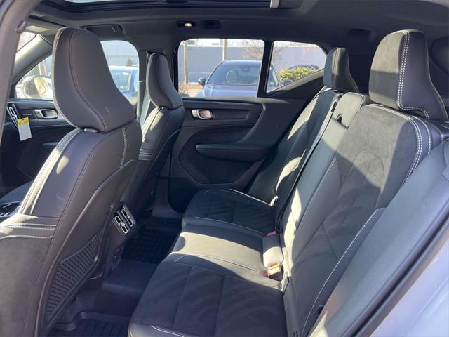 2026 Volvo XC40 B5 Ultra Black Edition