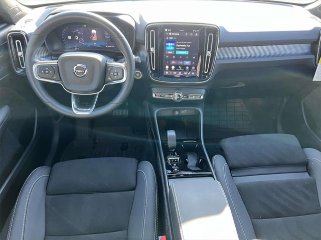 2026 Volvo XC40 B5 Ultra Black Edition