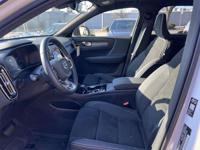 2026 Volvo XC40 B5 Ultra Black Edition