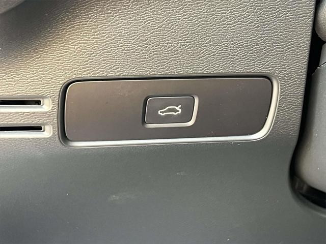2026 Volvo XC40 B5 Ultra Black Edition