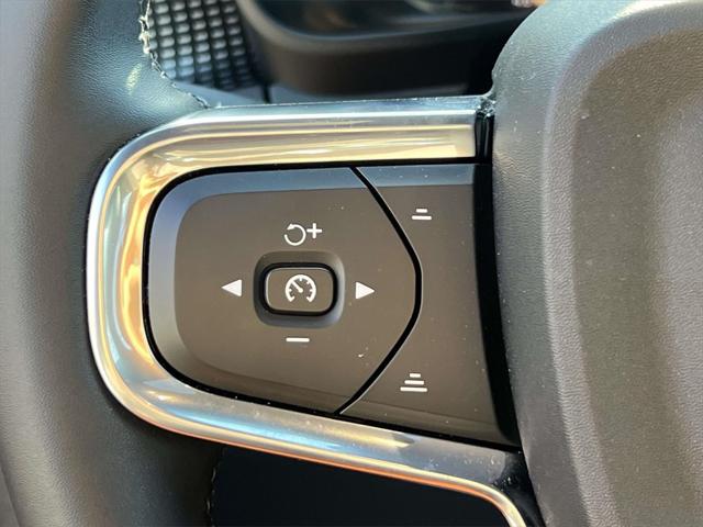 2026 Volvo XC40 B5 Ultra Black Edition