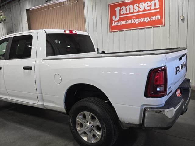 2025 RAM 2500 Big Horn Crew Cab 4x4 64 Box