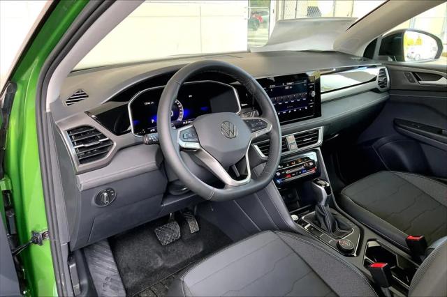 2026 Volkswagen Taos SE Black