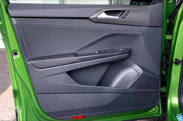 2026 Volkswagen Taos SE Black