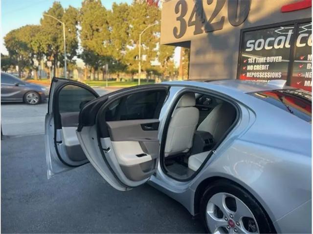 2017 Jaguar XE 25t