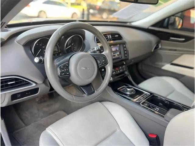 2017 Jaguar XE 25t