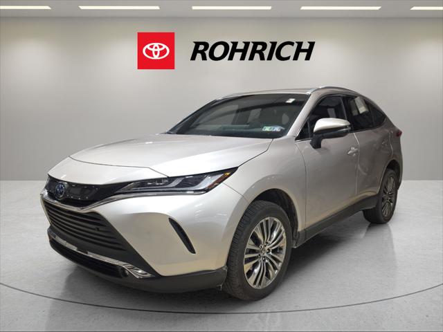 2024 Toyota Venza XLE's photo