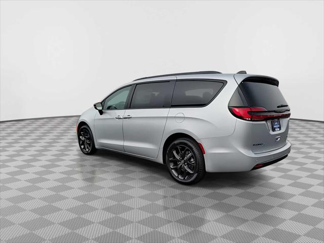 2026 Chrysler Pacifica Select AWD
